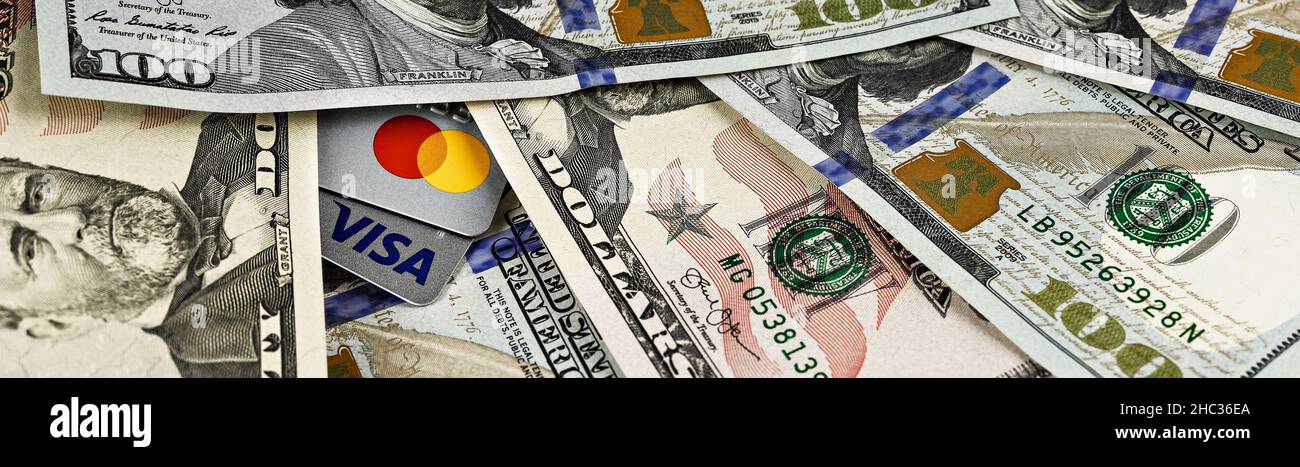 Redaktionelles Banner für Kreditkarten und Debitkarten von Mastercard und Visa Stockfoto