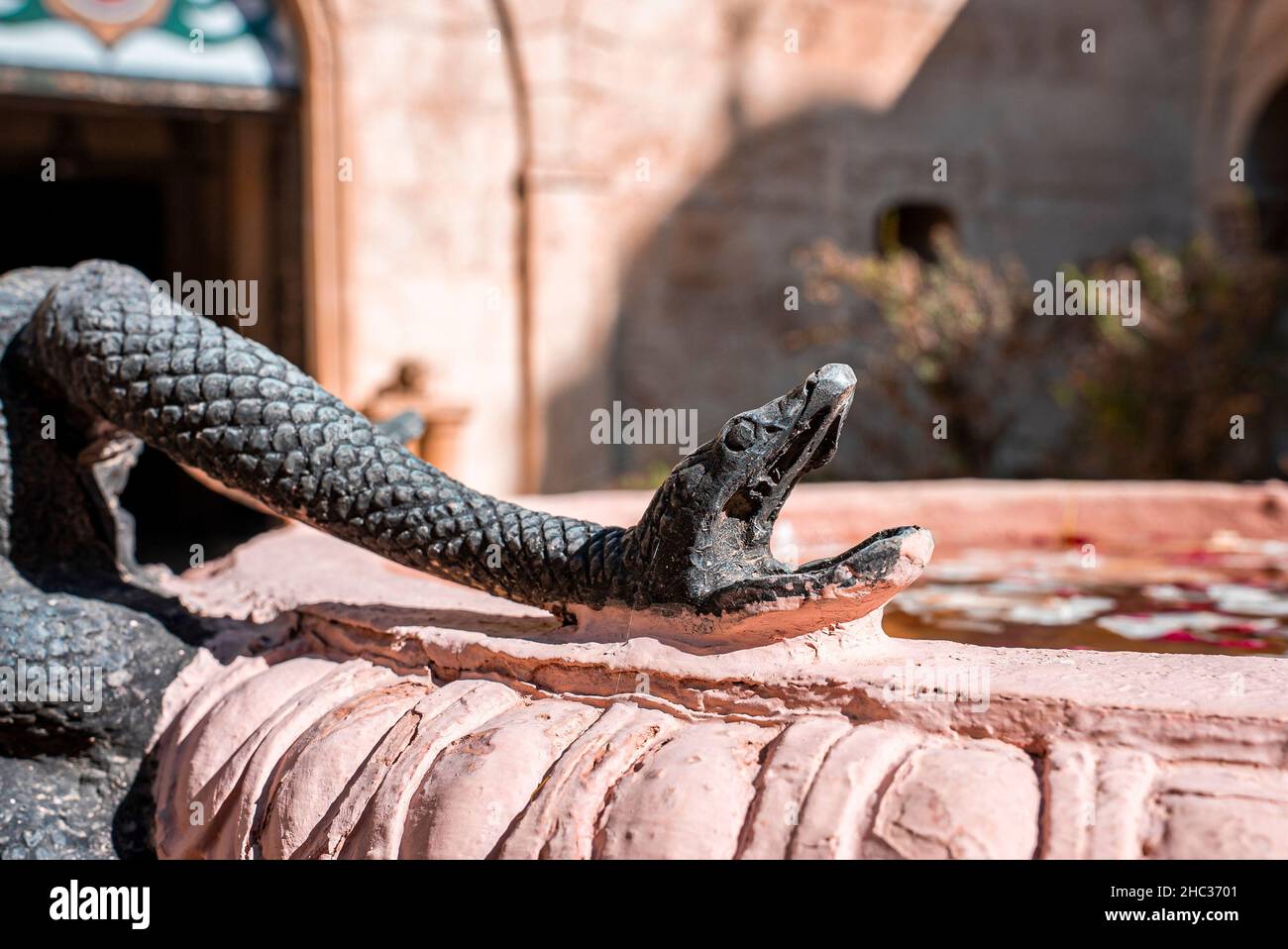 Nahaufnahme der Schlangenstatue im Kinomuseum Stockfoto