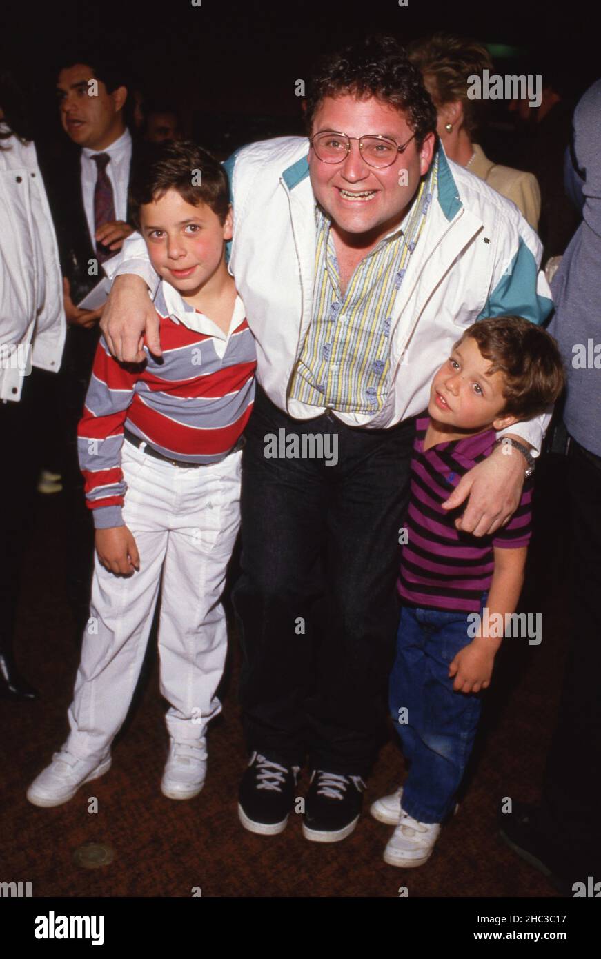 Stephen Furst und die Söhne Nathan Furst und Griff Furst besuchen die