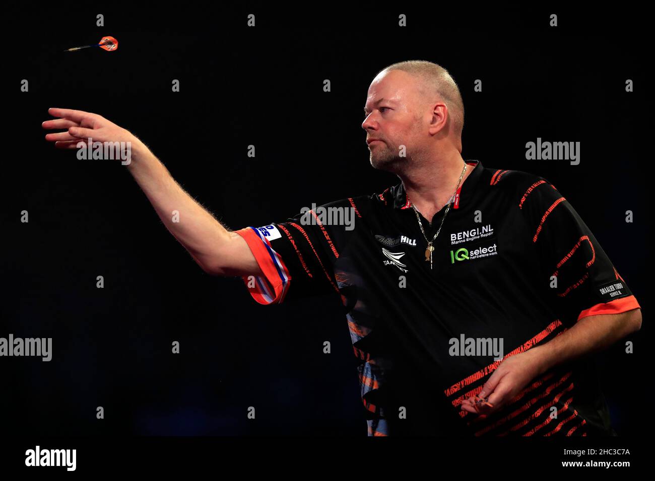 London, Großbritannien. 23rd. Dezember 2021; Alexandra Palace, London, England: Das William Hill World Darts Tournament; Raymond van Barneveld in der 2nd. Runde gegen Rob Cross Credit: Action Plus Sports Images/Alamy Live News Stockfoto