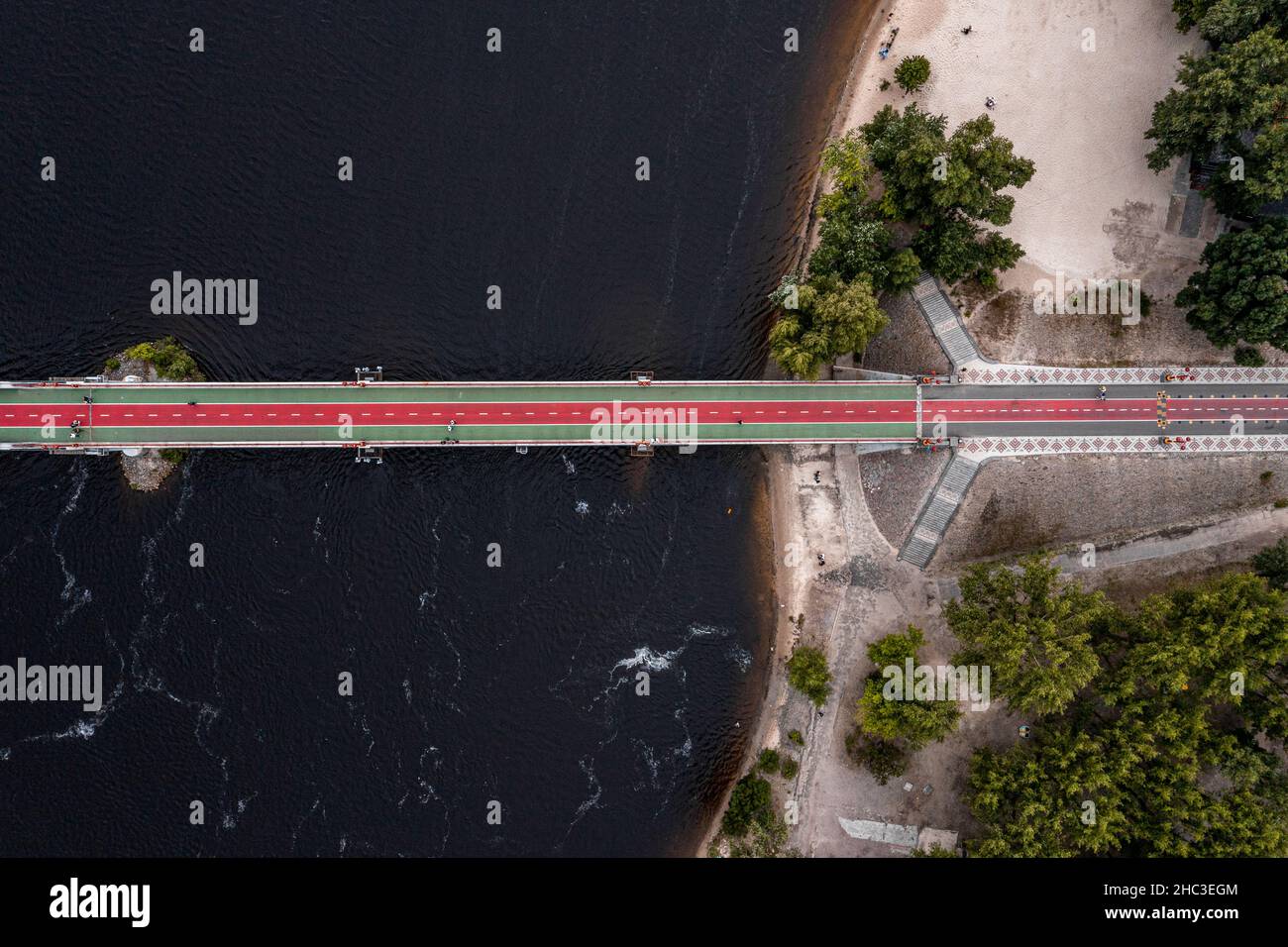 Luftaufnahme der Brücke in Kiew über den Dnjepr Stockfoto