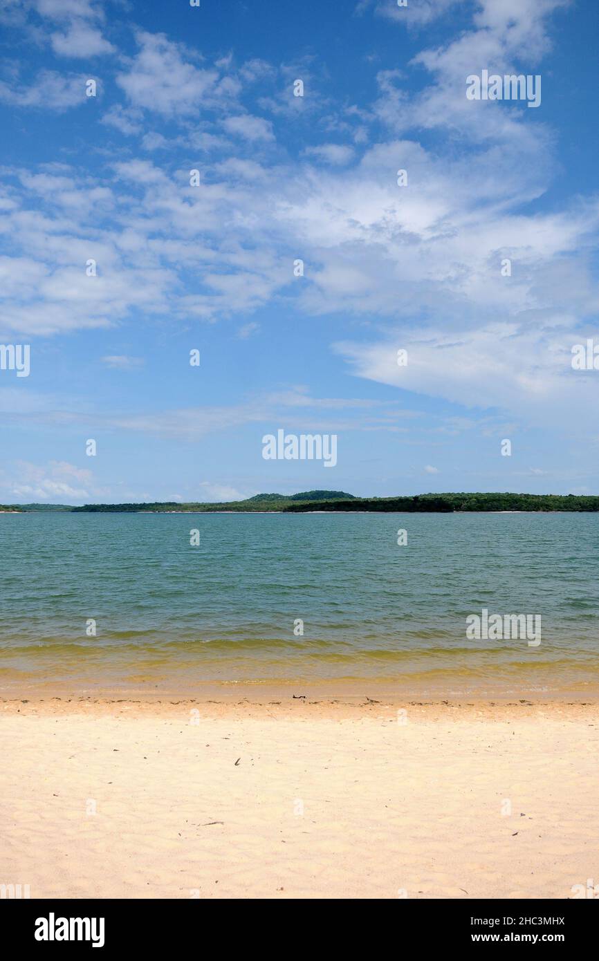 Alter do Chão,Brasilien,21. November 2021.Praia da Lagoa Verde in Alter do Chão, Bundesstaat Pará, nördliche Region. Süßwasserstrände im Amazonas-Regenwald Stockfoto