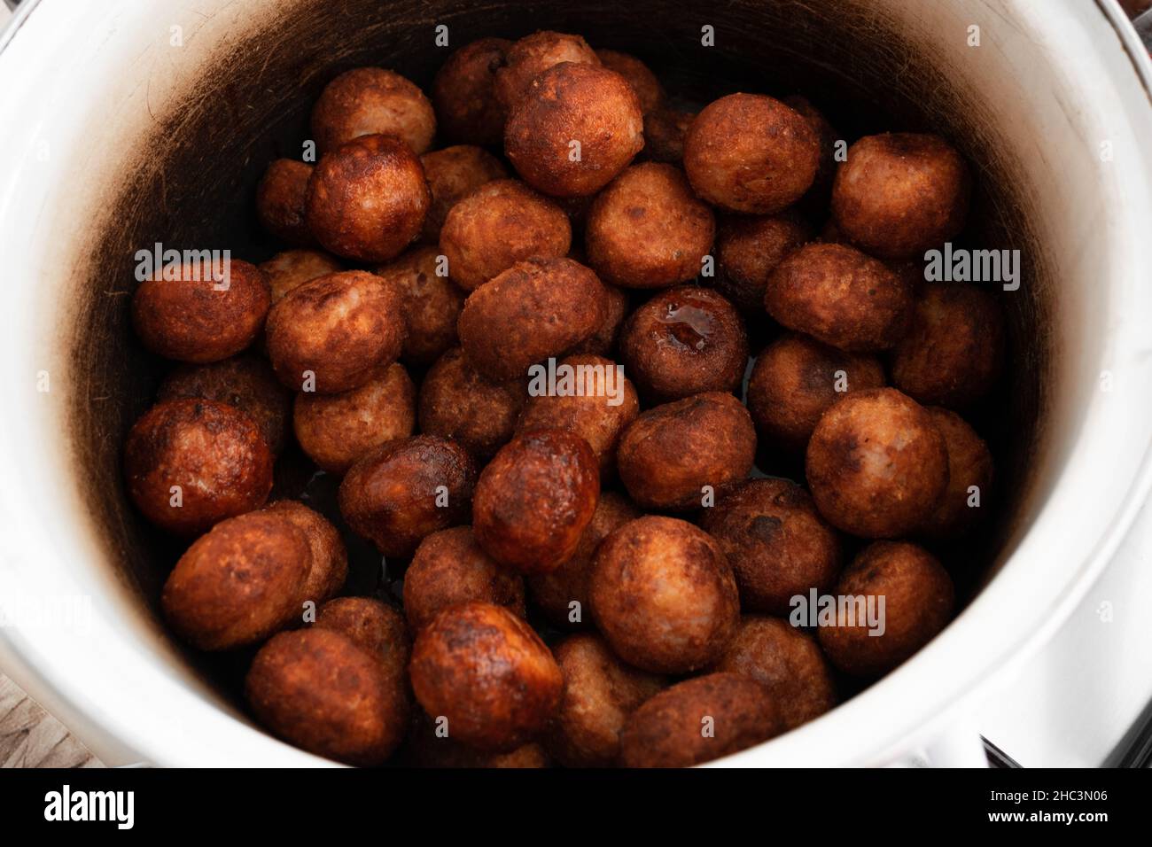 Nahaufnahme von leckeren Fleischbällchen. Typisch spanisches Gericht Stockfoto