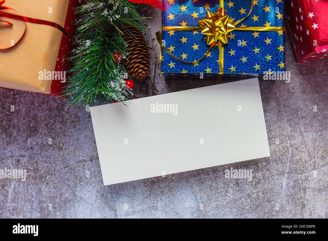 Leere Einladung, weihnachtlicher Hintergrund, Draufsicht Stockfoto