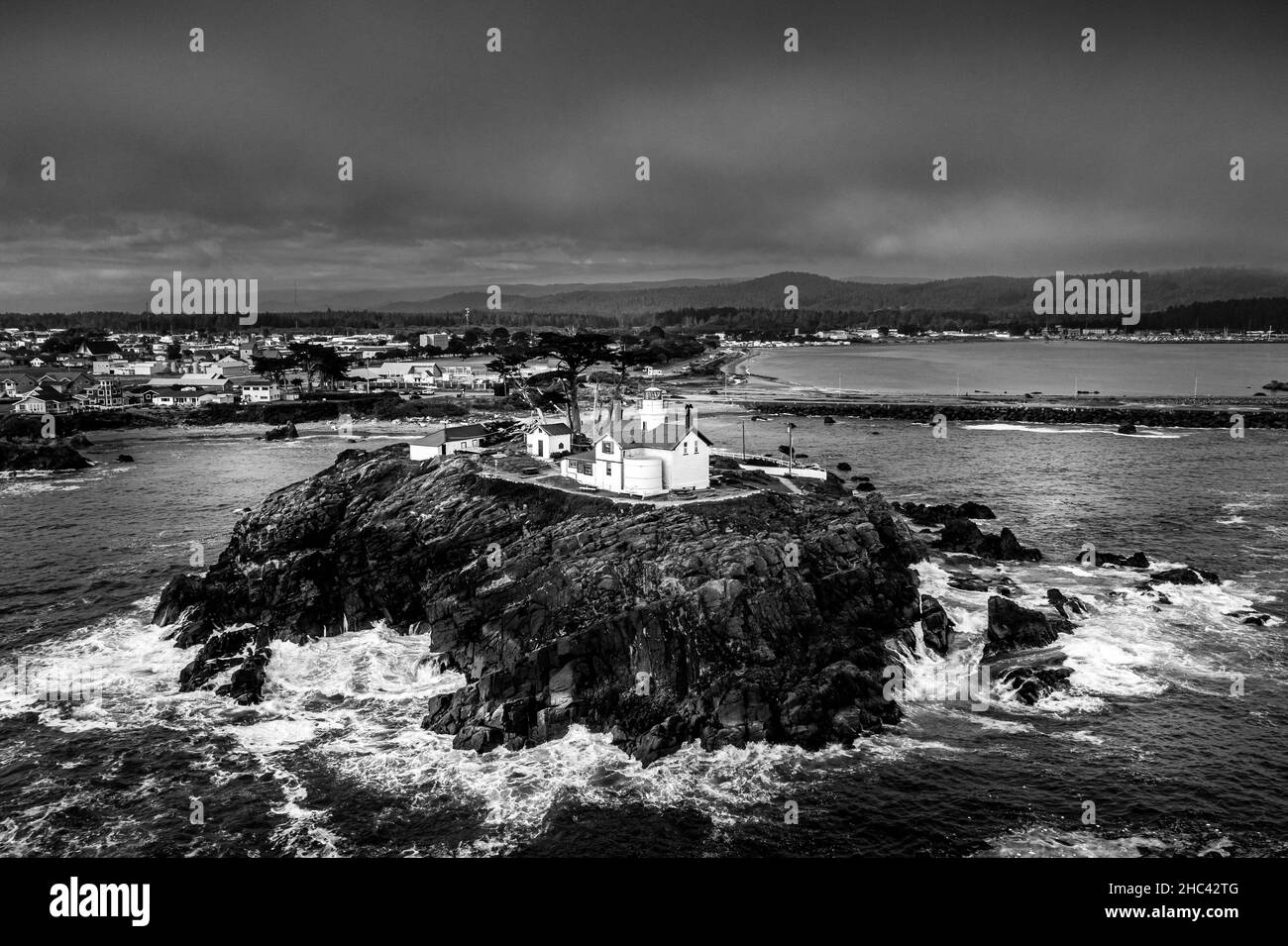 Graustufenaufnahme des Battery Point Lighthouse in Crescent City, California, USA Stockfoto