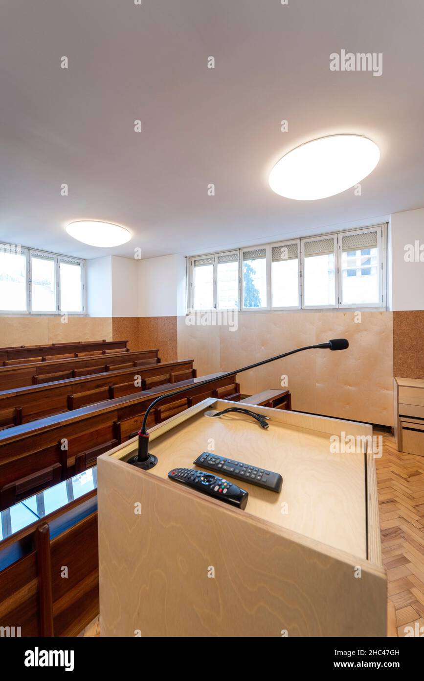 Großer, leerer Hörsaal Stockfoto