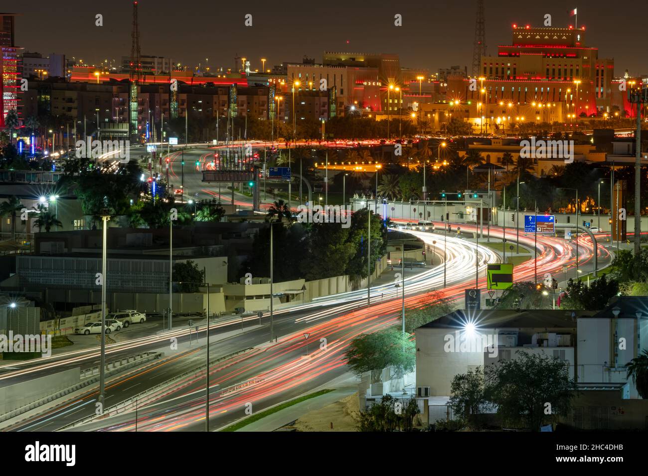Schöne Luftaufnahme der Al Rayyan Road Doha, Doha Verkehr und Straßen Stockfoto