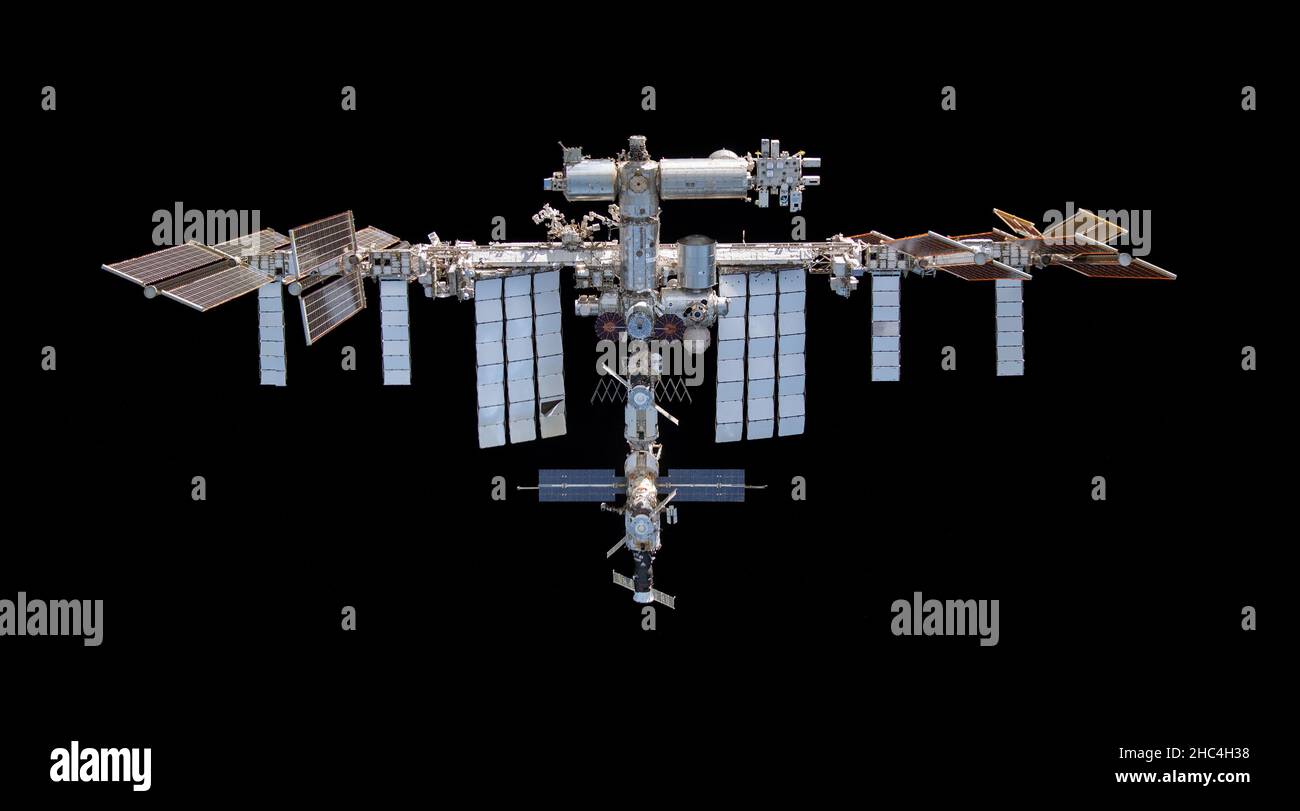 ISS - 08. November 2021 - Dieses Mosaik zeigt die Internationale Raumstation, die von der SpaceX Crew Dragon Endeavour während eines Fliegens um die abgebildet ist Stockfoto
