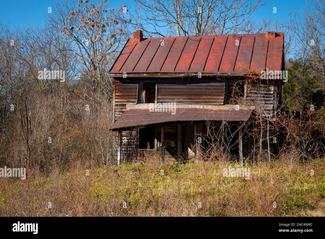USA Virginia Luray Page County ein verlassenes altes Holzhaus verfiel und fiel auseinander Stockfoto