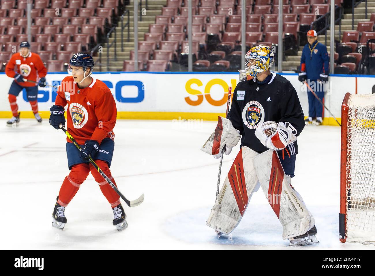 13 Sam Reinhart, 72 Sergei Bobrovsky während des Florida Panthers Training Day vor dem Spiel zwischen Florida Panthers und New Jersey Devils Stockfoto