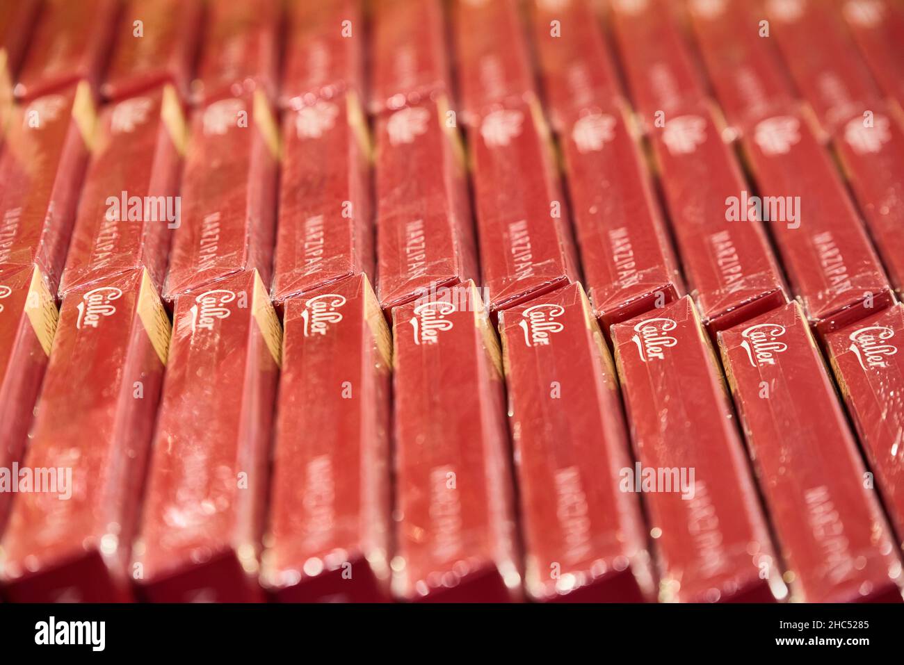 Verschiedene Süßigkeiten im Schokoladengeschäft Maison Cailler in Broc, Schweiz Stockfoto