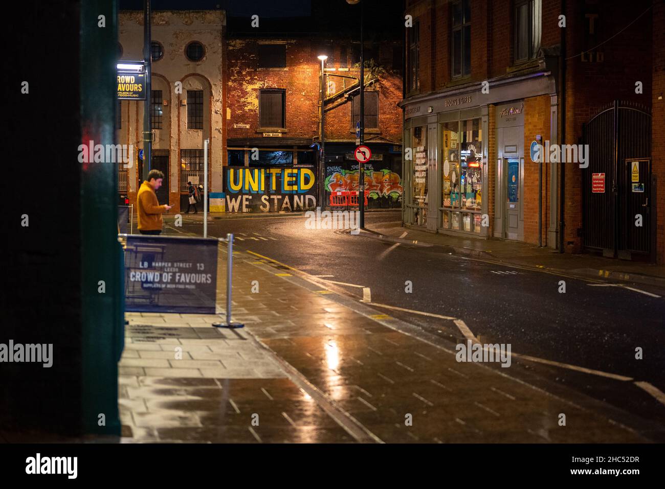 Ein nasser und kalter Winterabend in Leeds, West Yorkshire Stockfoto