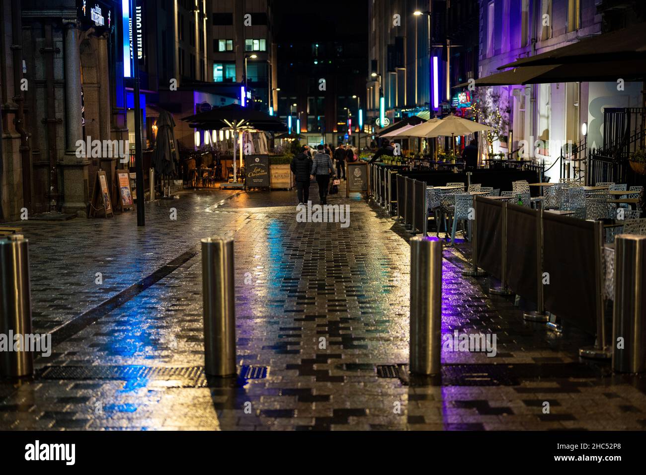 Ein nasser und kalter Winterabend in Leeds, West Yorkshire Stockfoto