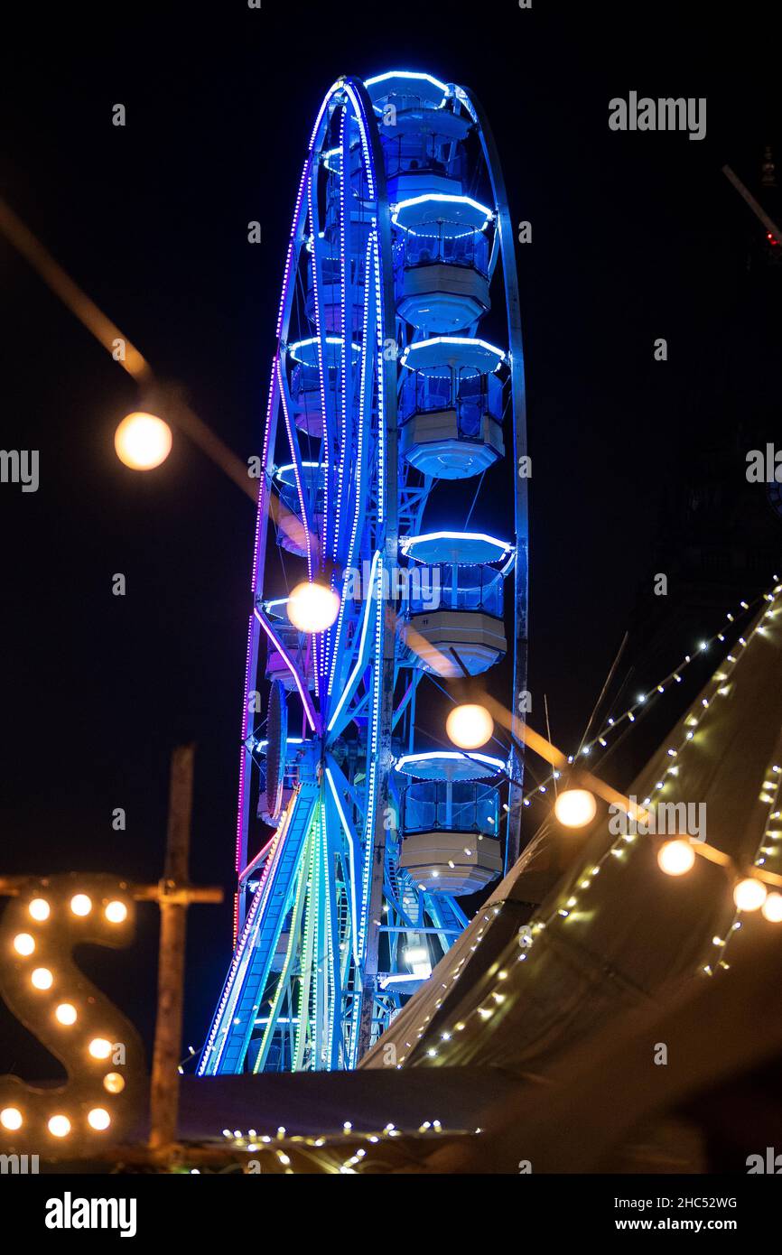 Ein nasser und kalter Winterabend in Leeds, West Yorkshire Stockfoto