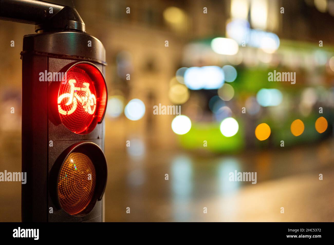 Ein nasser und kalter Winterabend in Leeds, West Yorkshire Stockfoto