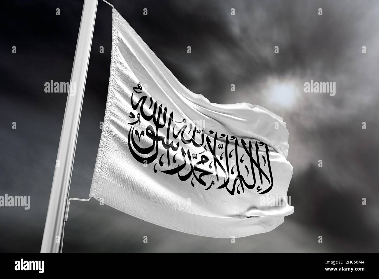 Flagge Afghanistans, Afghanistan in der Macht der Taliban. Auf der weißen Flagge steht die Inschrift „Shahada“. Stockfoto