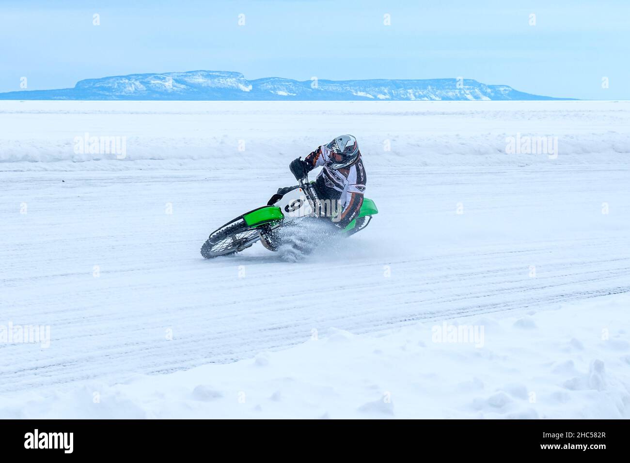 Motorradrennen auf dem Lake Superior-Eis. Thunder Bay, Ontario, Kanada Stockfoto