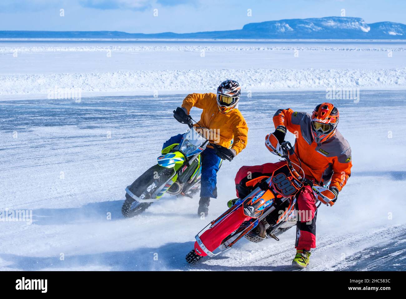 Motorradrennen auf dem Lake Superior-Eis. Thunder Bay, Ontario, Kanada Stockfoto
