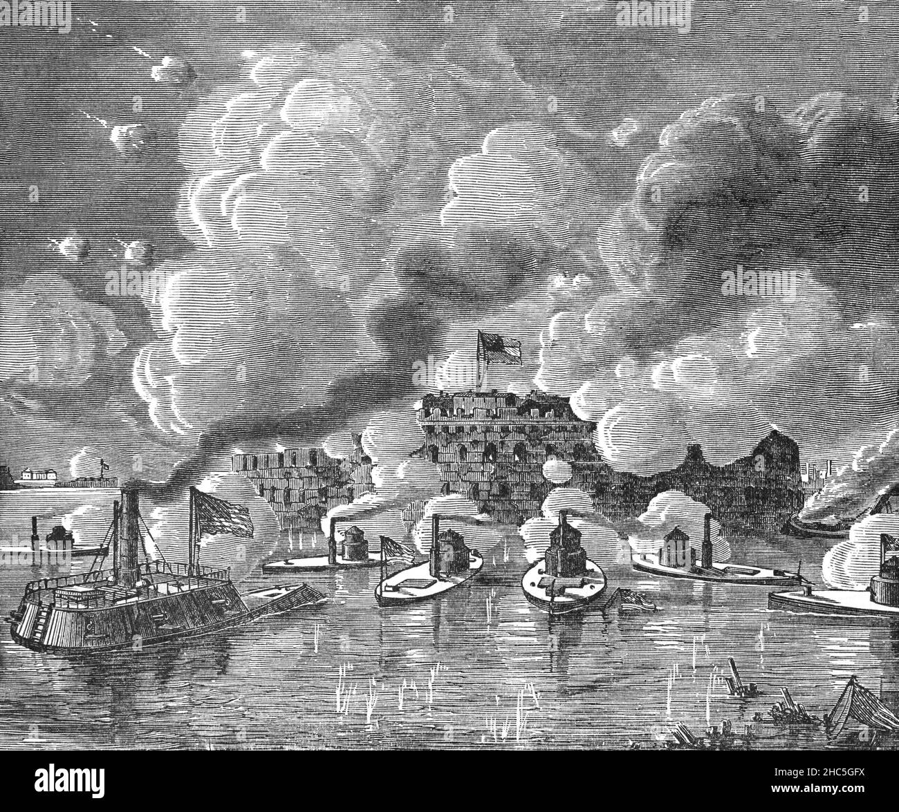 Eine Illustration des zweiten Angriffs auf Fort Sumter aus dem späten 19th. Jahrhundert, ein Seefort, das auf einer künstlichen Insel errichtet wurde, die Charleston, South Carolina, USA, schützt. Der erste Angriff wird in der Regel als Beginn des amerikanischen Bürgerkrieges mit den ersten Schüssen genommen. Die zweite Schlacht von Fort Sumter am 8. September 1863 war ein gescheiterter Versuch der Union, das Fort zurückzuholen, der von einer Rivalität zwischen Armee- und Marinekommandanten gezäumt wurde. Obwohl die Festung zu Schutt reduziert wurde, blieb sie in konföderierten Händen, bis sie evakuiert wurde, als General Sherman im Februar 1865 durch South Carolina marschierte. Stockfoto