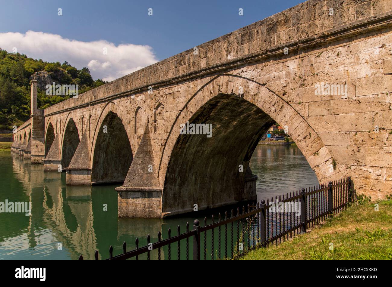 Mehmed Pasa Sokolovic Brücke über den Fluss Drina in Bosnien und Herzegowina Stockfoto