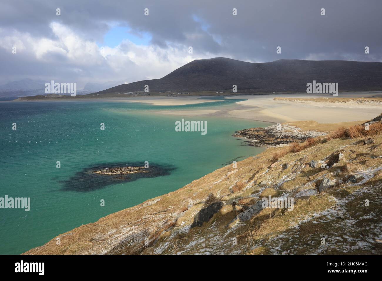 Die Westküste der Insel Harris - zerklüftete Landzungen und sandige Buchten. Stockfoto