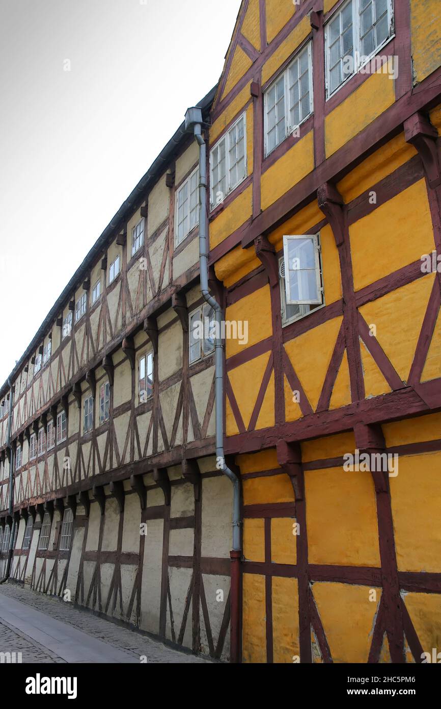 Historische Holzhäuser im Zentrum der Stadt, Aalborg, Dänemark, Europa. Stockfoto Historische Holzhäuser im Zentrum der Stadt, Aalborg, Dänemark, Europa. Stockfoto