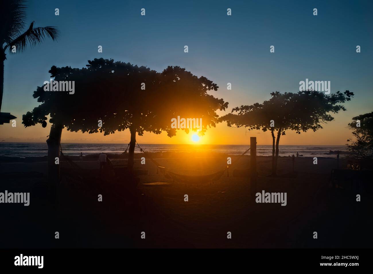 Sonnenuntergang am Strand von Santa Teresa, Nicoya, Costa Rica Stockfoto