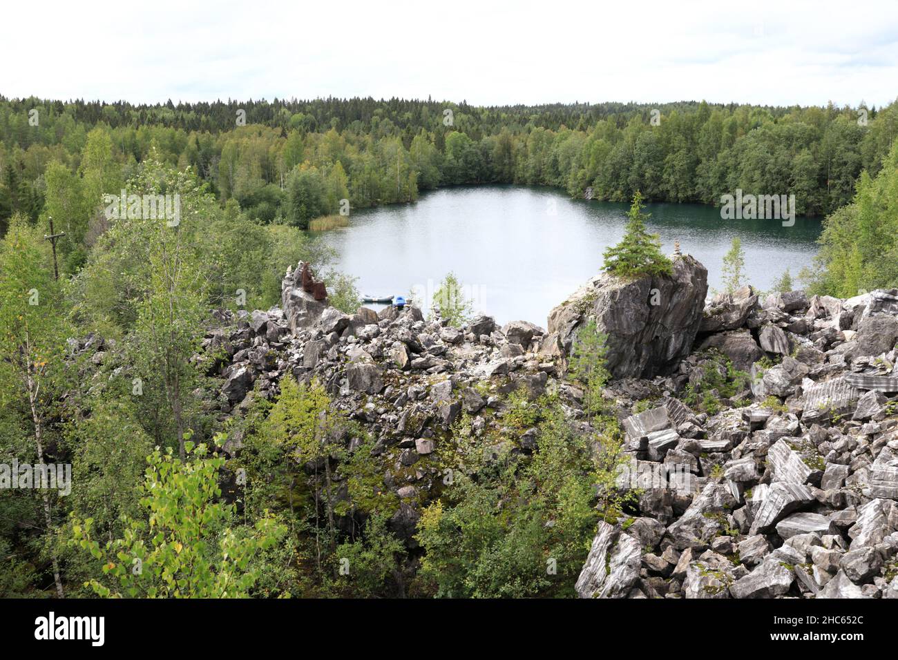 Skyline des Sees in Marmor Canyon, Karelia, Ruskeala Stockfoto