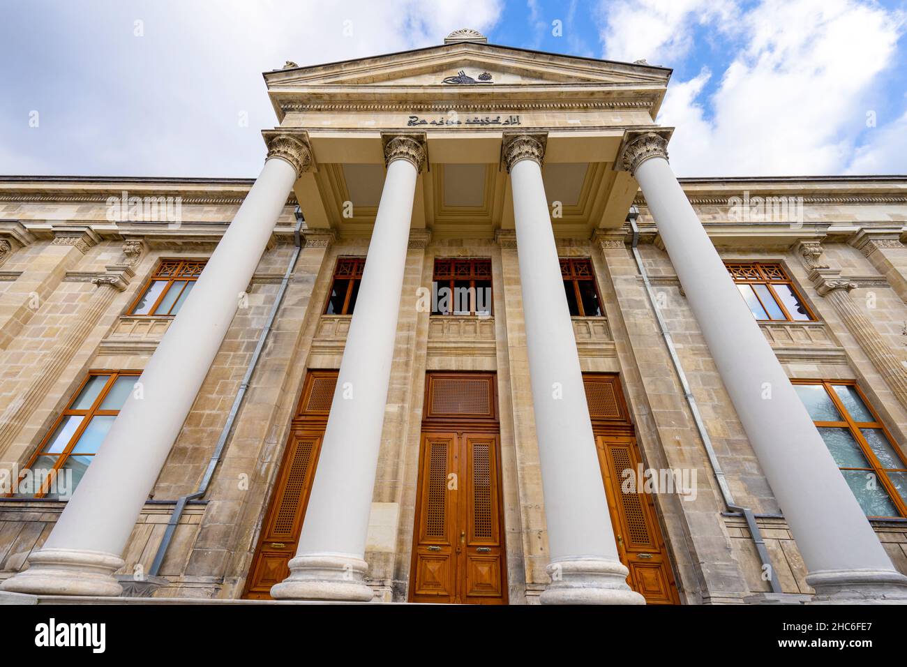 Vorderansicht des Istanbuler Archäologiemuseums. Istanbul Archaeology Museums sind eine Gruppe von drei archäologischen Museen in Istanbul, Türkei. Stockfoto