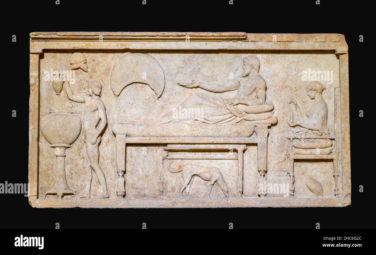 Marmor-Grabstele mit einer Bankettszene aus Thassos (griechisch). Stockfoto