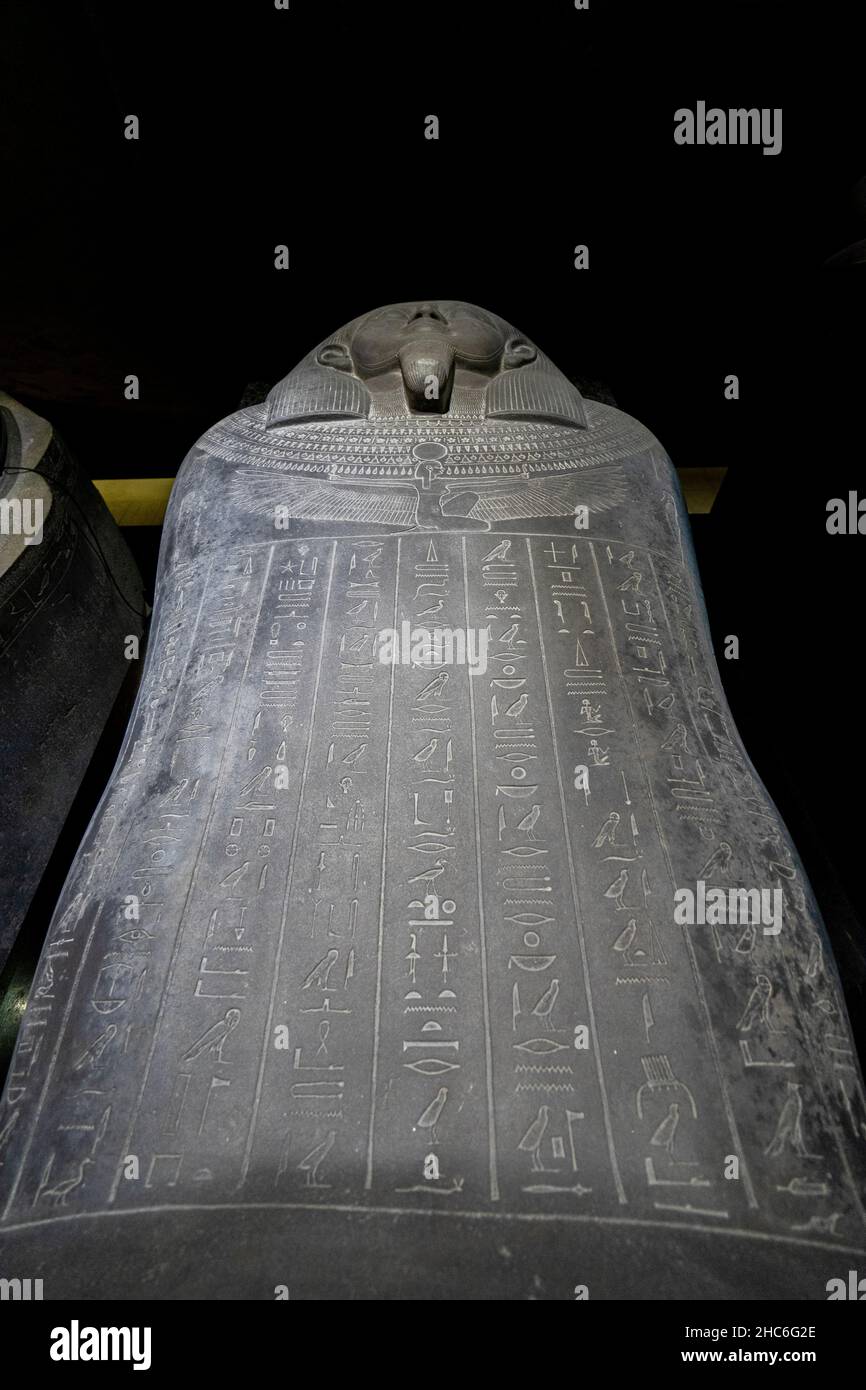 Nahaufnahme des Tabnit Sarkophags. Der Tabnit-Sarkophag ist der Sarkophag des phönizischen Königs von Sidon. Istanbul Archäologisches Museum, Türkei. Stockfoto
