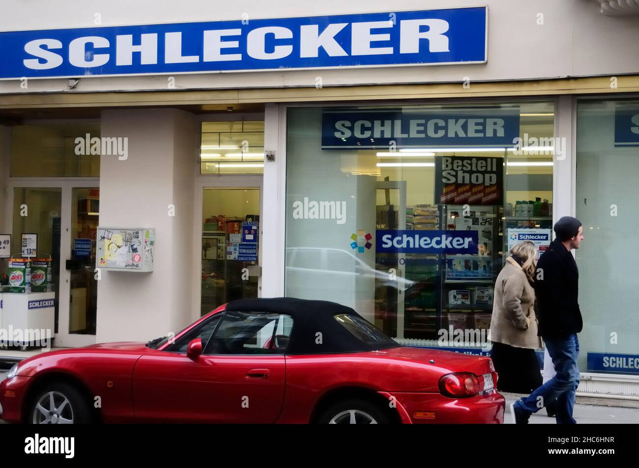 Wien, Österreich. 21. Januar 2012. Die Schlecker Drogerie feiert 2022 ihr Comeback. Patrick Landrock kündigt eine Wiedereinführung der Drogeriekette „Schlecker“ an. Stockfoto