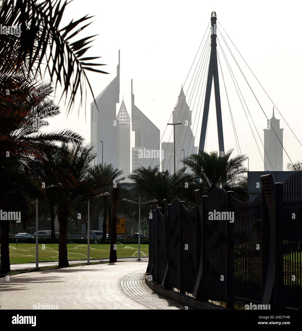 Skyline von Dubai im Dunst Stockfoto