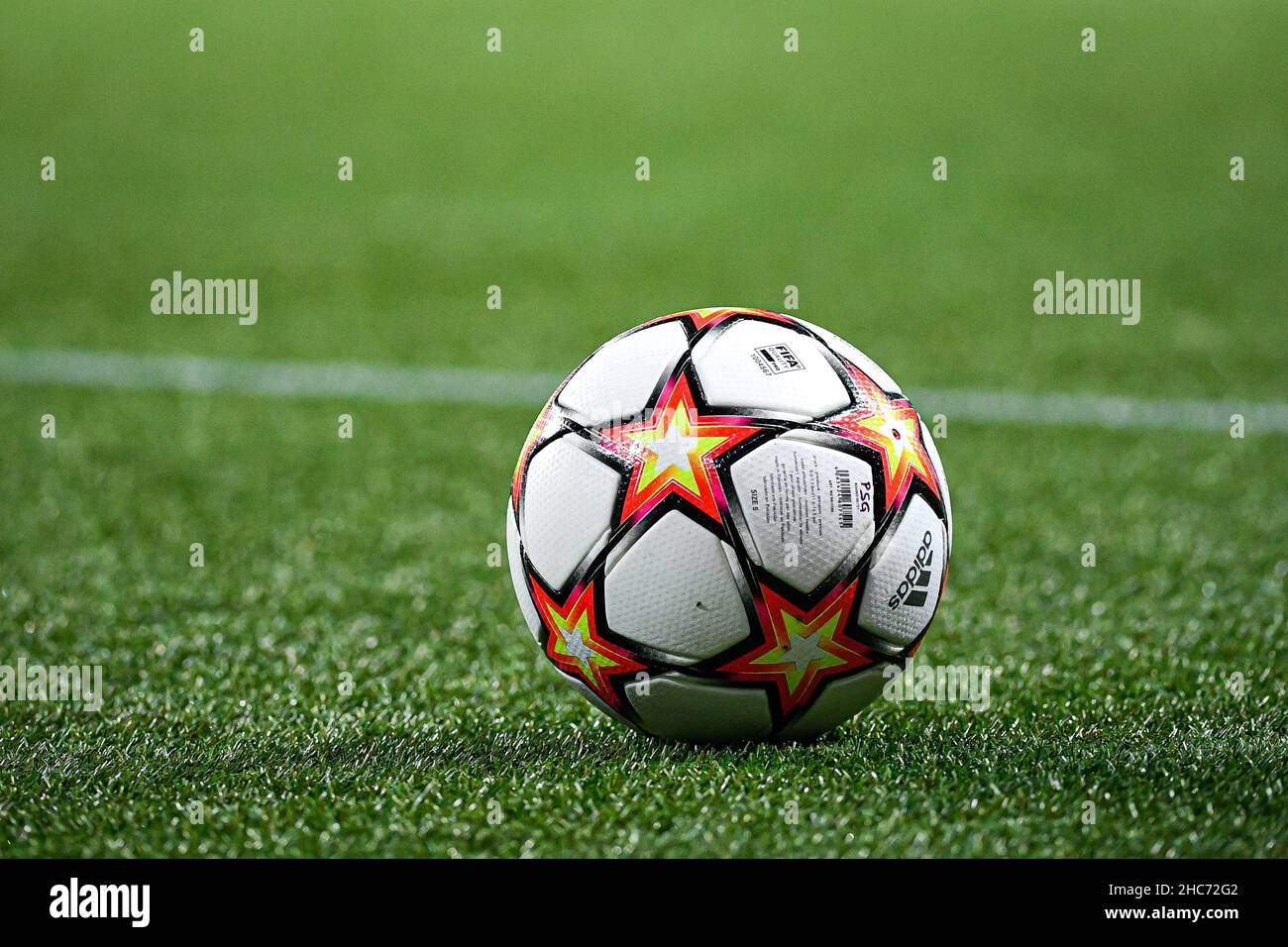 Die offizielle UEFA Champions League Adidas Balldarstellung im Jean Bouin Stadion am 16. Dezember 2021 in Paris, Frankreich. Foto von Victor Joly Stockfoto