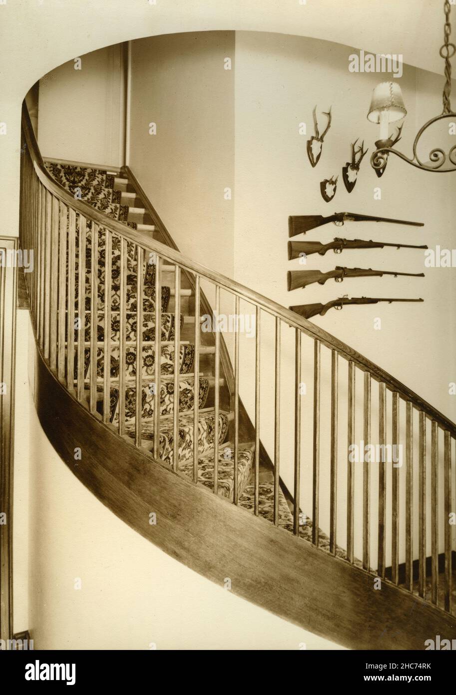 Innenansicht eines Hauses: Die Treppe, Bokagarden, Schweden 1945 Stockfoto