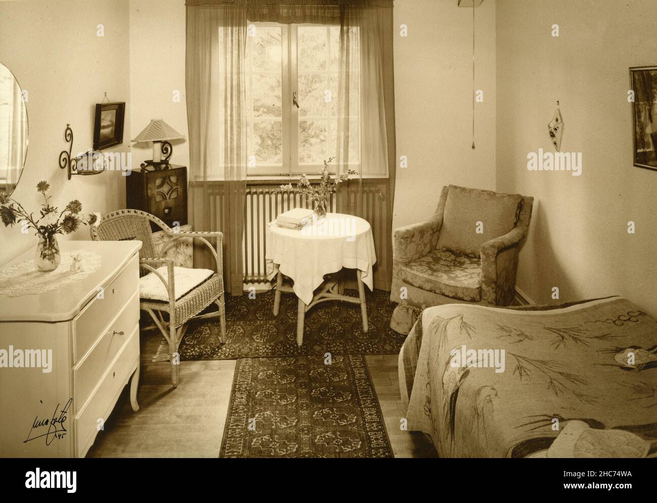 Innenansicht eines Hauses: Einzelzimmer, Bokagarden, Schweden 1945 Stockfoto
