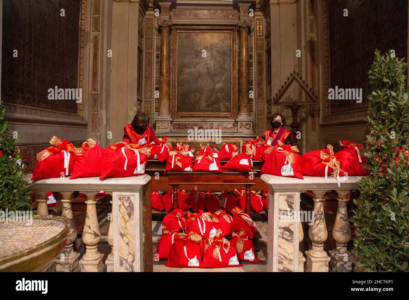 Rom, Italien. 25th Dez 2021. Vorbereitung des Weihnachtsessens in der Basilika Santa Maria in Trastevere (Bild: © Matteo Nardone/Pacific Press via ZUMA Press Wire) Stockfoto