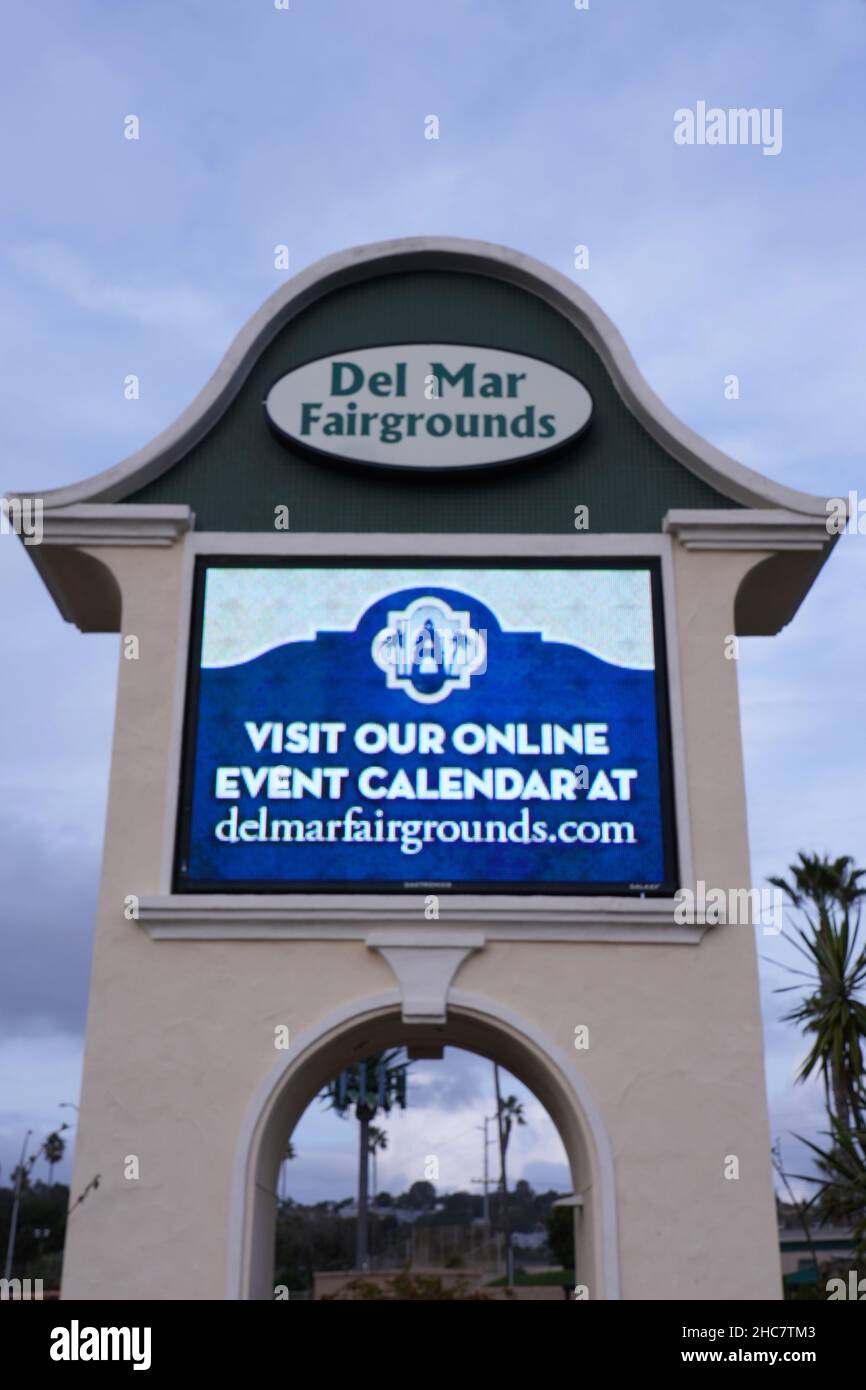 Das Festzelt auf dem Del Mar Messegelände und der Rennstrecke, Samstag, den 25. Dezember 2021, in Del Mar, Kalif. Stockfoto