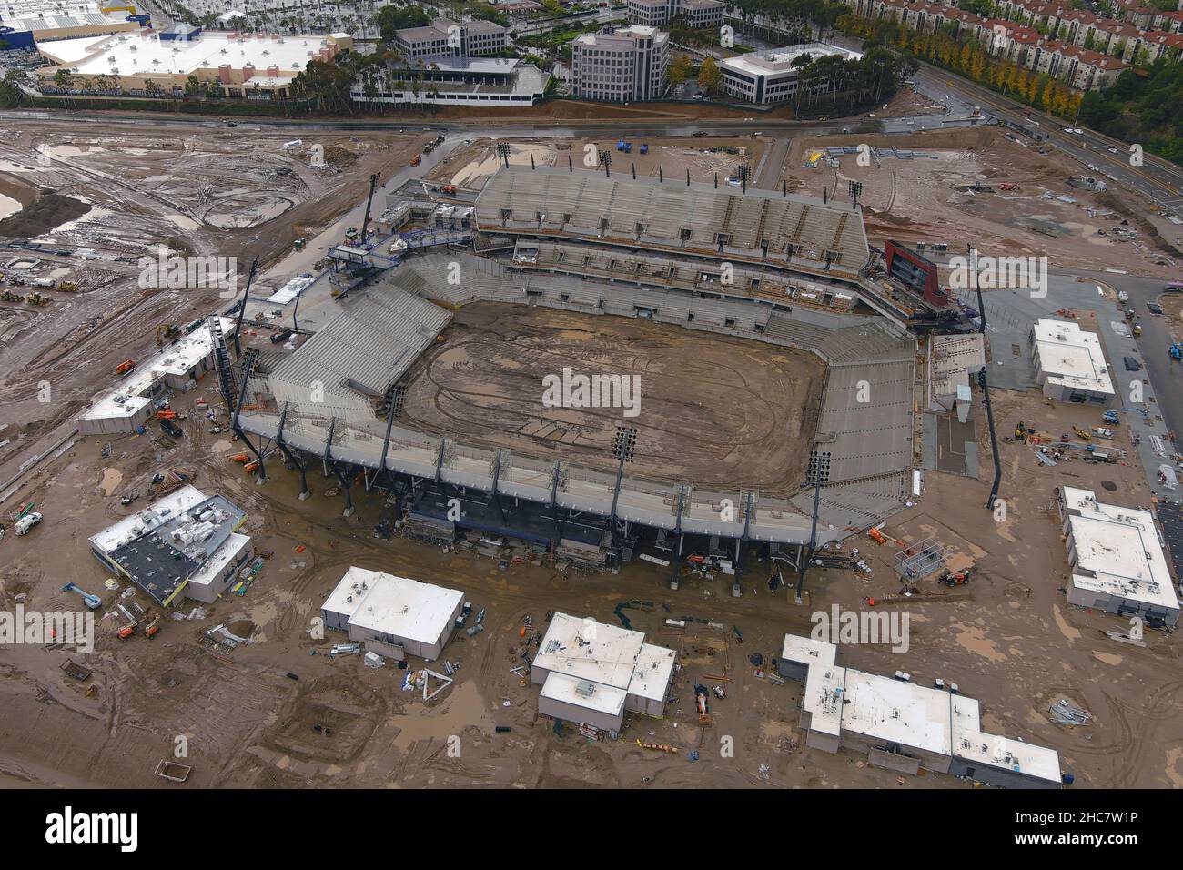 Eine Luftaufnahme der Baustelle des Snapdragon Stadions auf dem Campus der San Diego State University im SDSU Mission Valley, Samstag, 25. Dezember 2021 Stockfoto