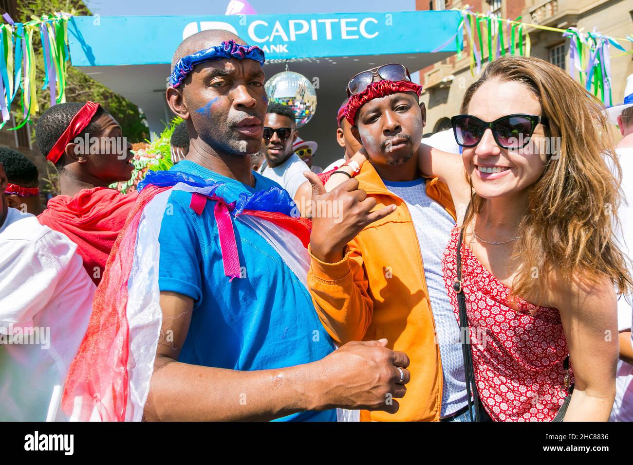 Verschiedene Menschen genießen sich am Gauteng Karneval Stockfoto