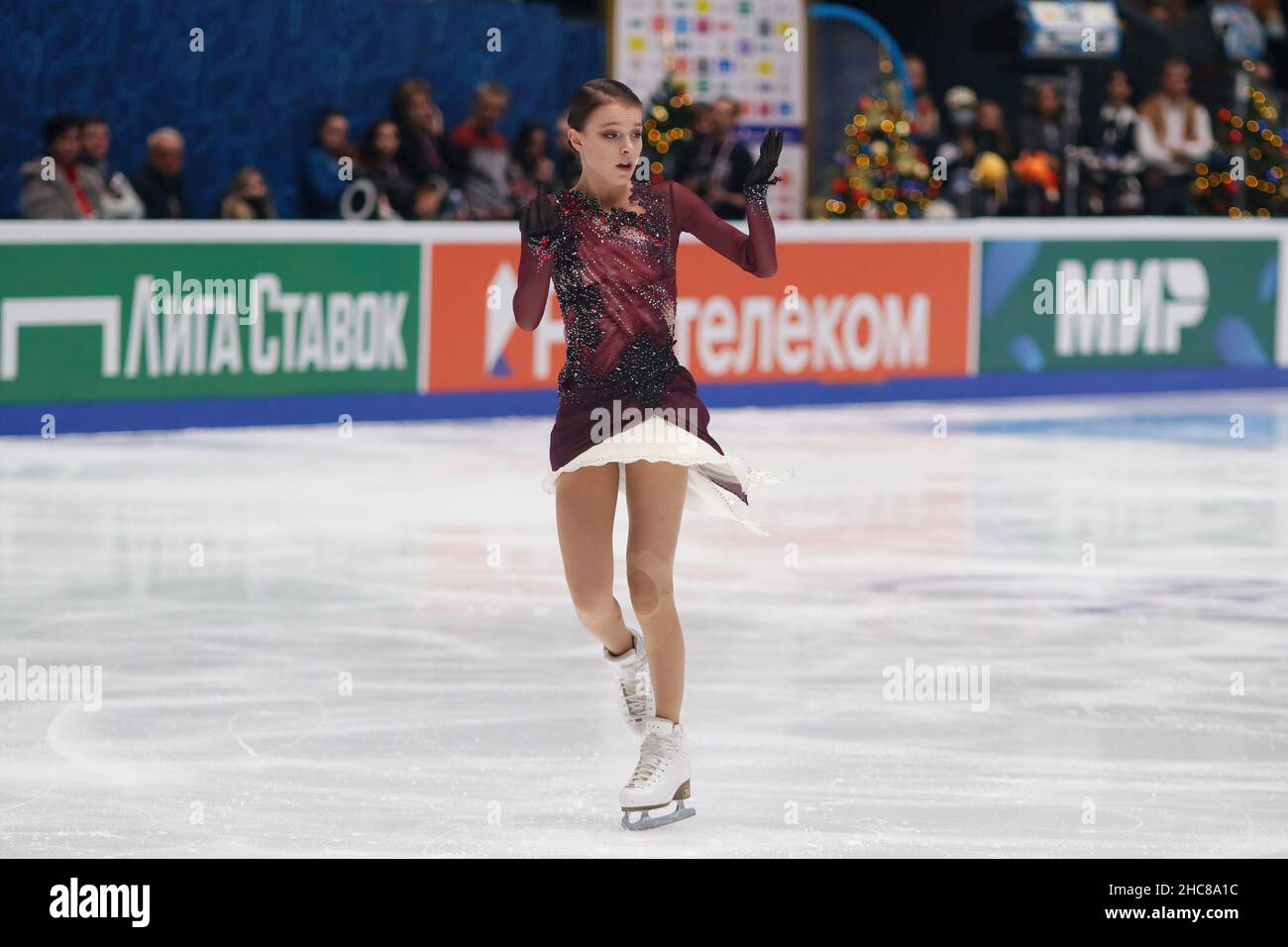 Sankt Petersburg, Russland. 25th Dez 2021. Anna Schcherbakova aus Russland tritt am dritten Tag der Rostelecom Russian Nationals 2022 of Figure Skating im Yubileyny Sports Palace in Sankt Petersburg beim Frauen-Freilauf an. Endergebnis: 158,10 Credit: SOPA Images Limited/Alamy Live News Stockfoto