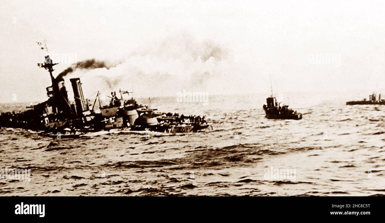Der Untergang der HMS Wadacious in der Irischen See im Jahr 1914, nachdem sie eine deutsche Mine getroffen hatte Stockfoto