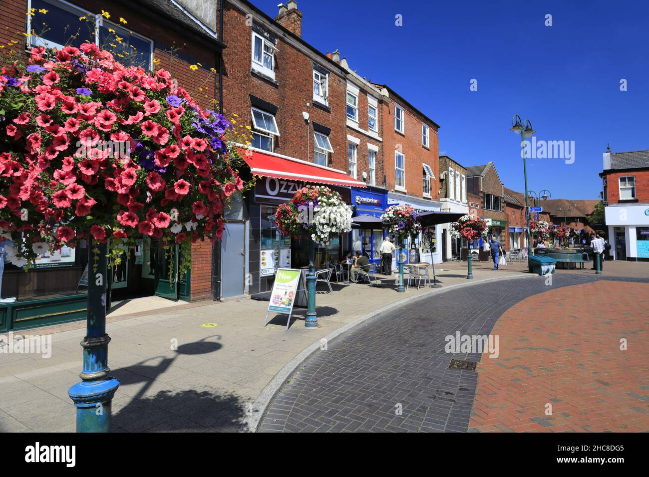 Die Hauptstraße in der Stadt Crewe, Censhire, England, Großbritannien Stockfoto