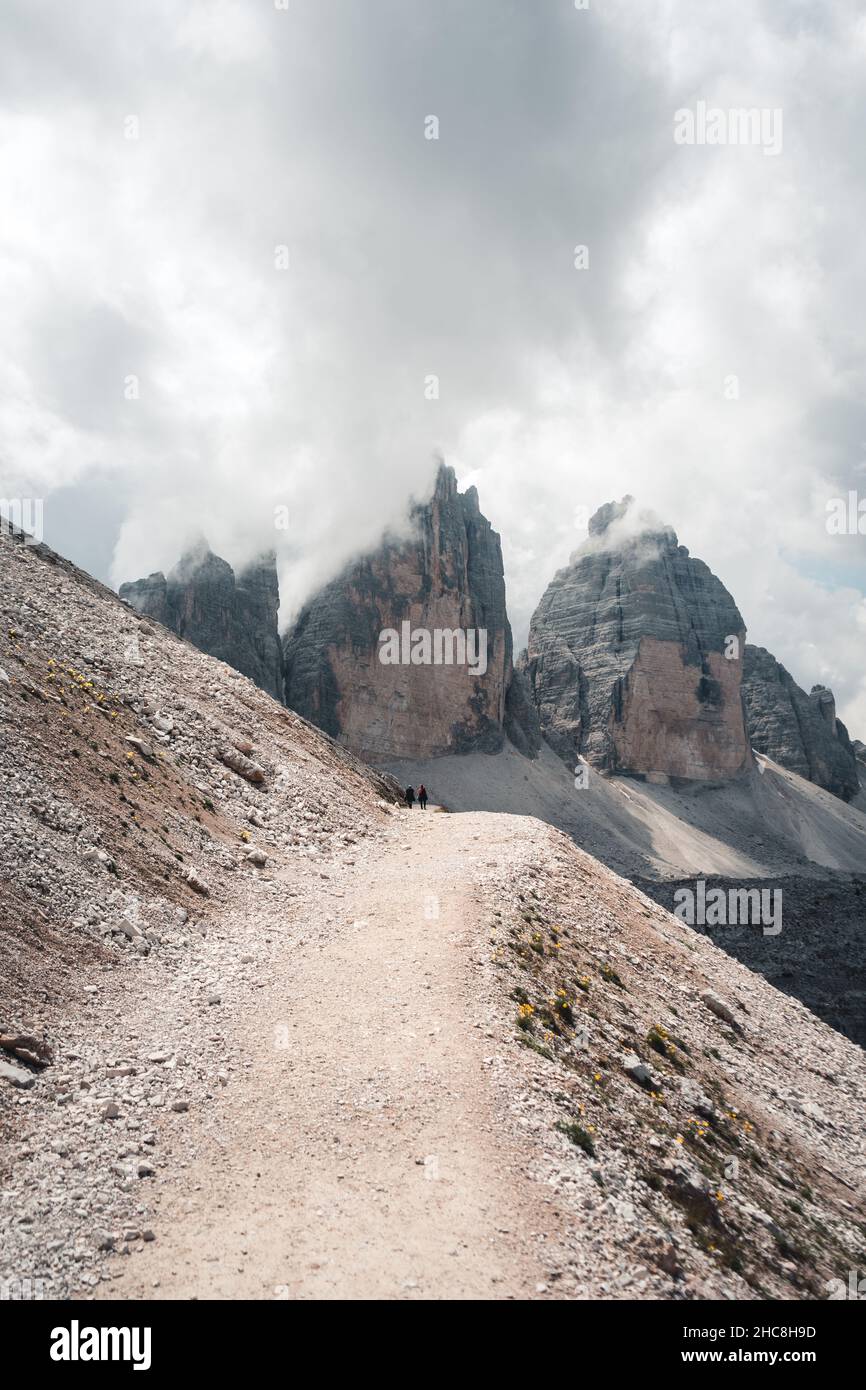 Drei Zinnen ist der Flaggschiff-Berg der italienischen Alpen in Südtirol und eines der UNESCO-Welterbe. Stockfoto
