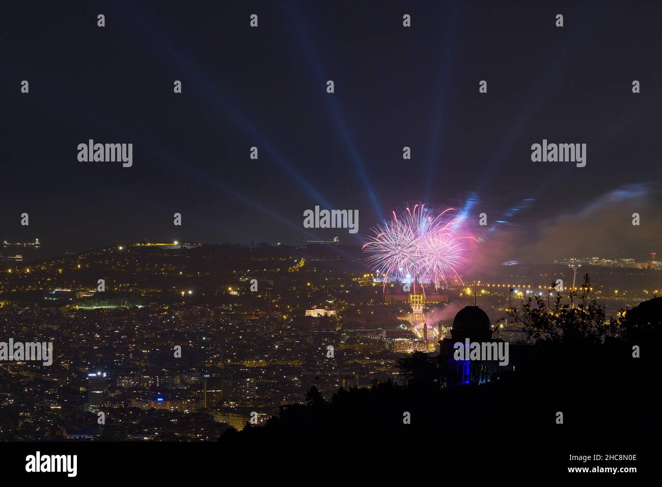 Feuerwerknacht in der Stadt Barcelona, Spanien Stockfoto