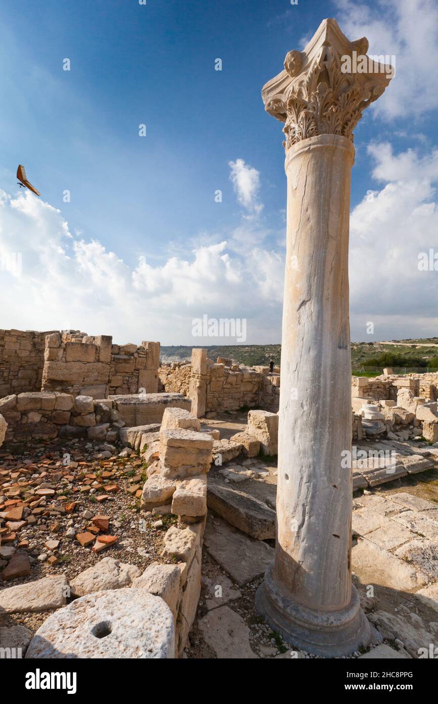 Kourion Säule Ruinen des Tempels, alten griechischen Stadt-Staat an der Südwestküste von Zypern, östlichen Mittelmeer Stockfoto