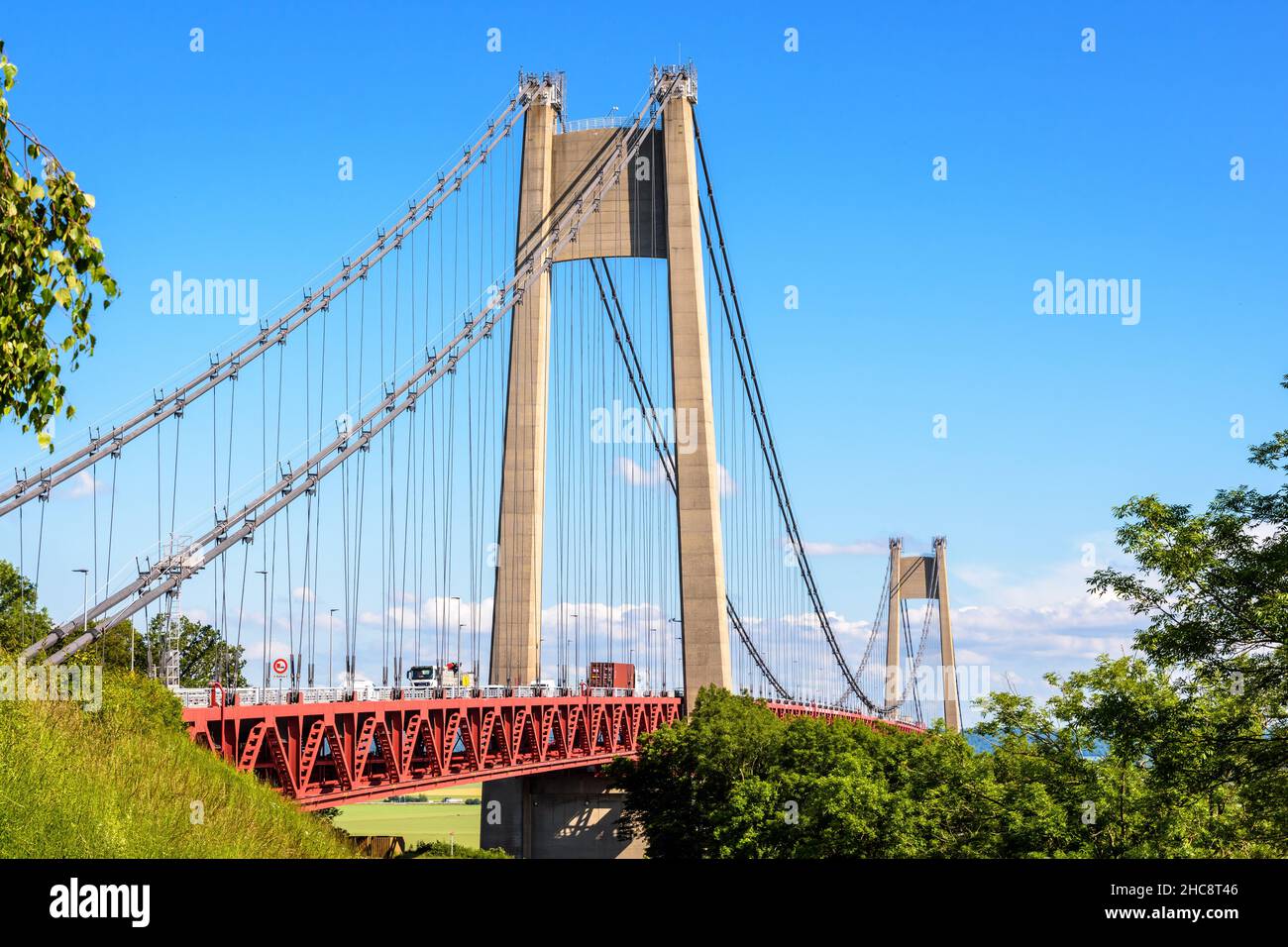 Gesamtansicht der Tancarville-Brücke, einer Hängebrücke über die seine am Stadtrand von Le Havre, Frankreich. Stockfoto