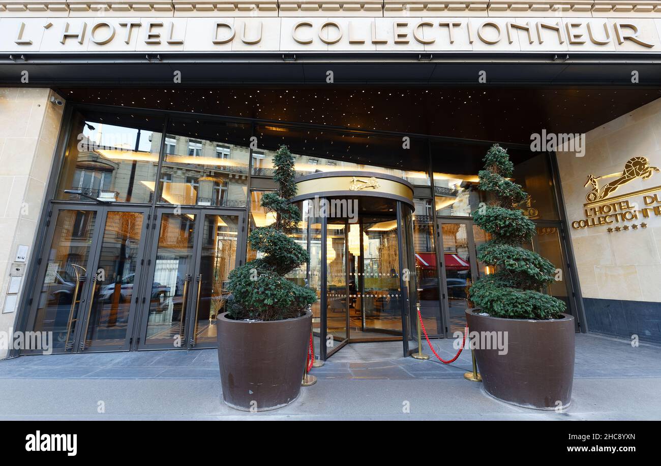 Paris, France-December 21, 2021 :das Hotel du Collectionneur genießt eine außergewöhnliche Lage im Herzen von Paris, nur einen kurzen Spaziergang von den Champs Elysees entfernt Stockfoto