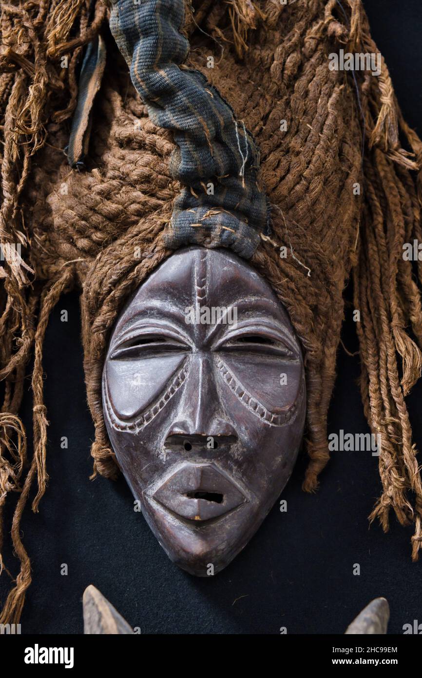 Afrikanische Frauenmaske Stockfoto