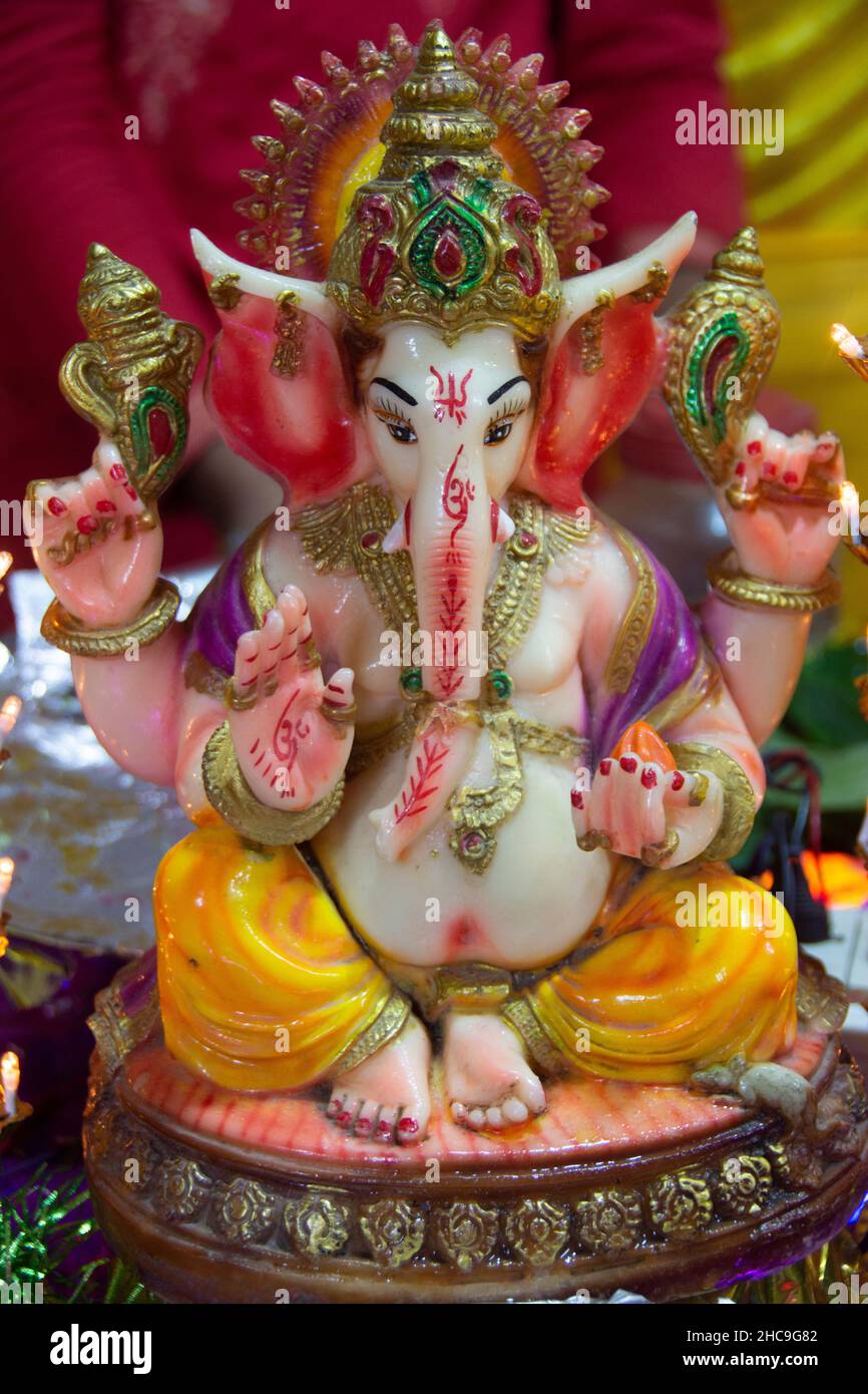 Ganesha oder auf Sanskrit bekannt als Ganapati und Vinayaka, ist eine der bekanntesten und am meisten verehrten Gottheiten im hinduistischen Pantheon. Stockfoto